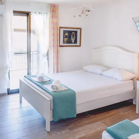 Brunis Guest house *